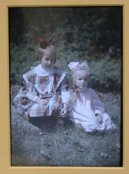 Portrait of Katharine Hale Burrage and Frances Meriam Burrage, daughters of Middlebury Professor of Greek and Latin, William Sargent Burrage