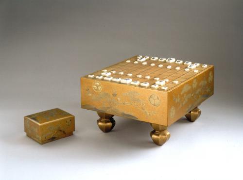 Shogi Set with Tokugawa Crest