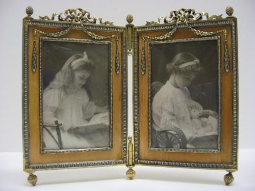 Diptych Frame