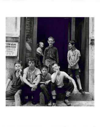 Children at an Apartment Entrance, from the series Uptown Chicago