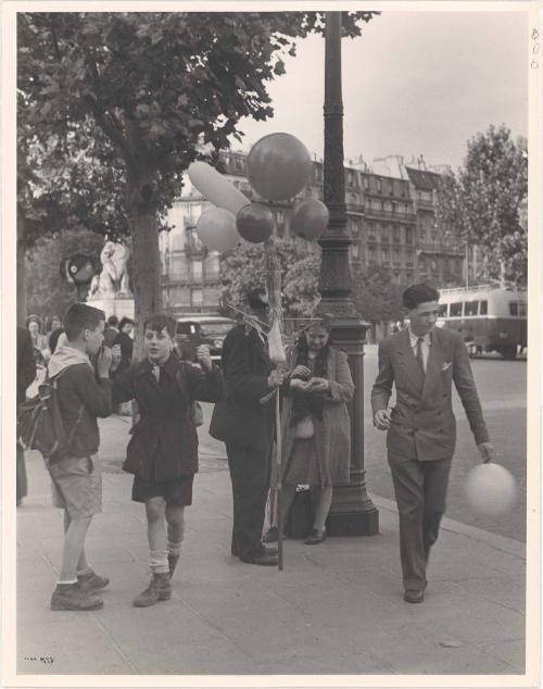 Street scene with balloons, Paris