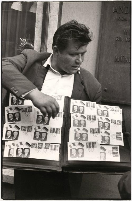 Souvenir vendor, De Gaulle’s visit, Munich