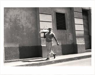 Cake man walking, Cuba